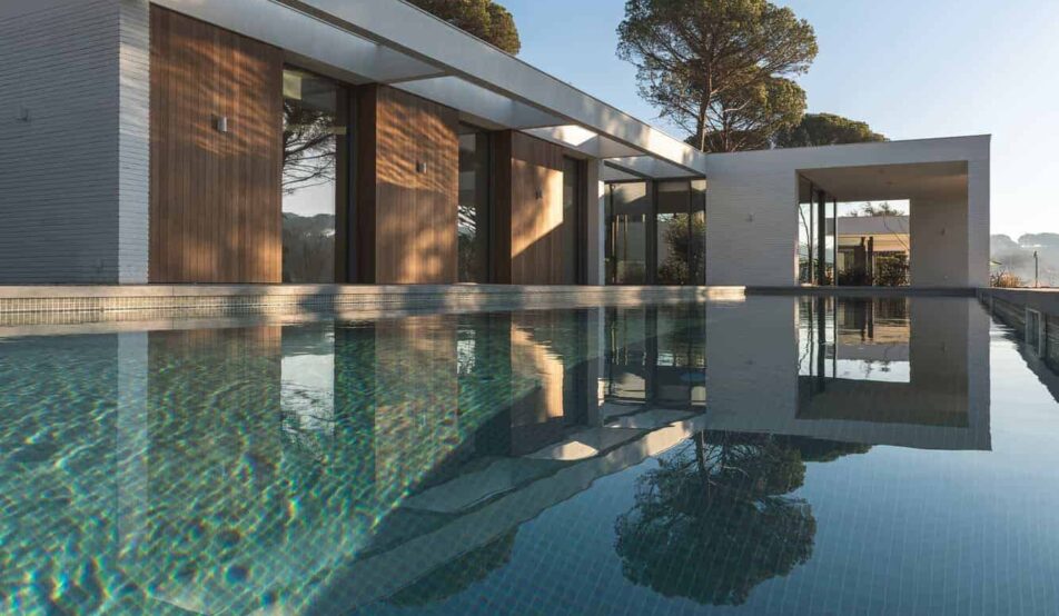modern-white-and-wood-luxury-house-with-pool-in-a-private-complex-vertical